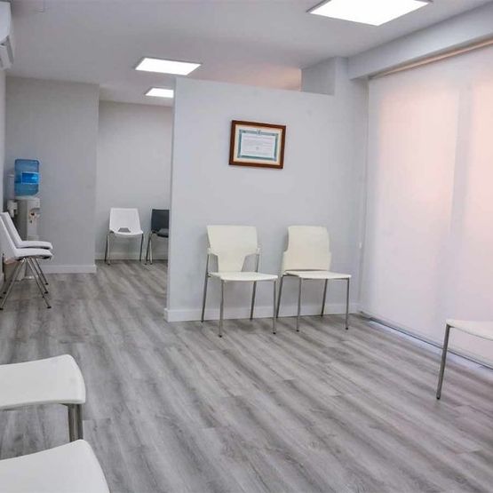 Dr. Carlos Tejerina sala de espera 2
